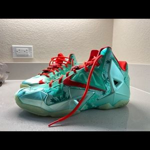 Nike Christmas Lebrons 11